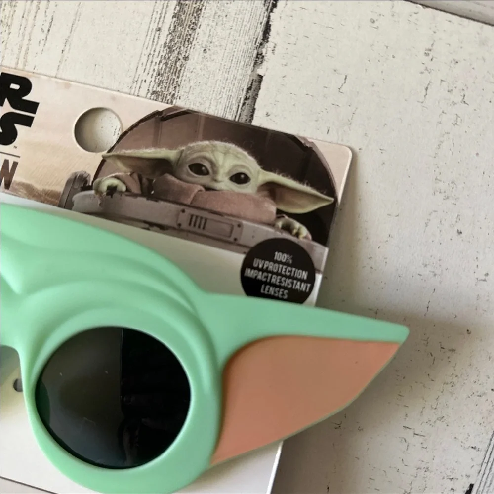 Star Wars Mandalorian Grogu Kids Sunglasses NEW